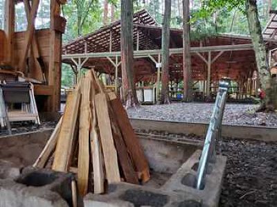 山梨 屋根付きサイトで日帰りBBQ／森林浴＋サウナテント 体験＜森と湖の楽園＞